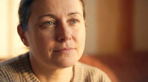 objevte 7 dospělých znaků, které naznačují, že jste v dětství nikdy nepocítili pravou lásku, a jak to může ovlivnit váš život.